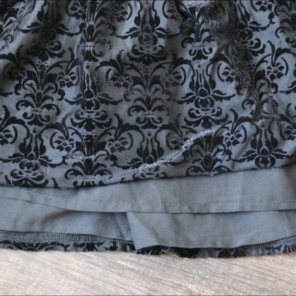 Black textured skirt by Kimchi Blue - Picture 5 of 5